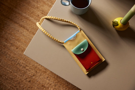 Sticky Lemon Wonders 沙灘黃隨身小包